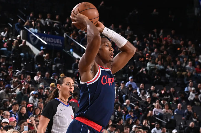 近段时间进攻效率下滑,快船后场大闸这方面的表现有些令人担心?